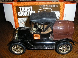 Trustworthy Hardware 1918 Ford Barrel bank by Ertl #9377